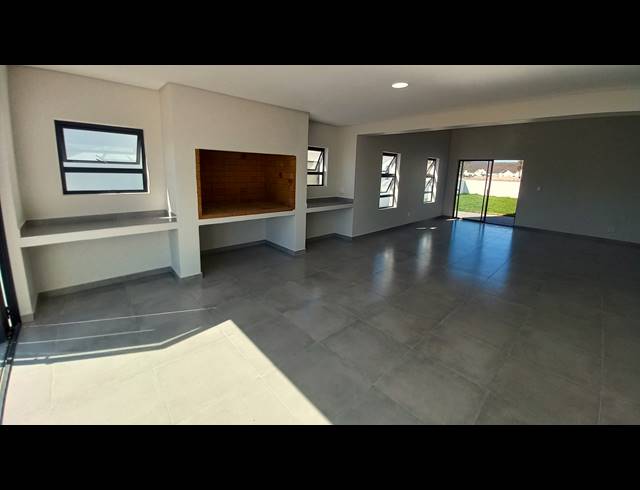 3 BEDROOM HOUSE FOR SALE IN BRITANNIA BEACH ESTATE